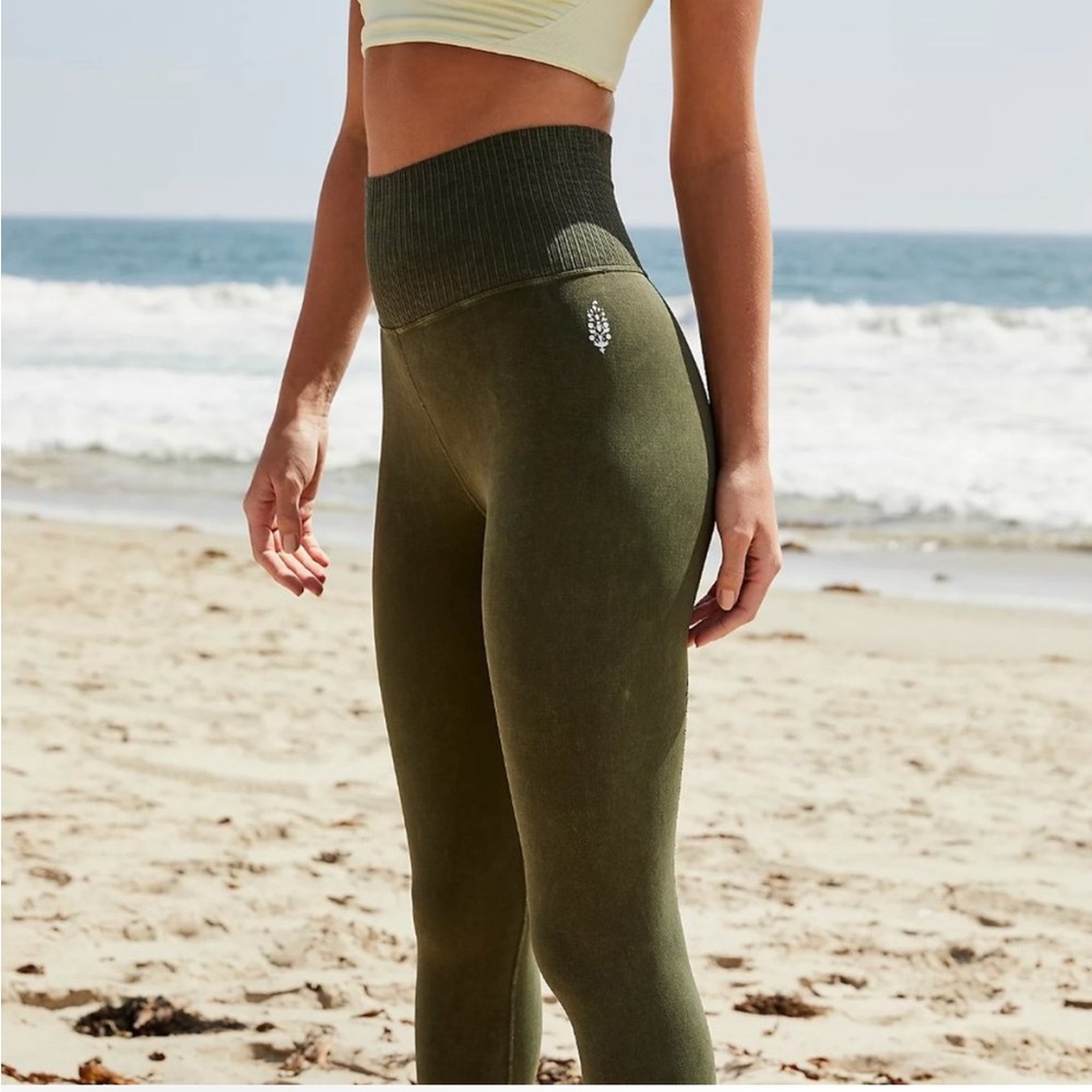 NWOT Secret Moss good karma leggings xs